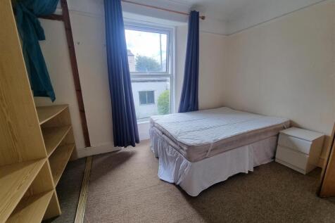 FIRST FLOOR REAR BEDROOM (3).jpg