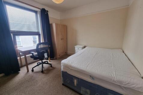 FIRST FLOOR FRONT BEDROOM.jpg