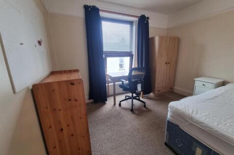 FIRST FLOOR FRONT BEDROOM (2).jpg