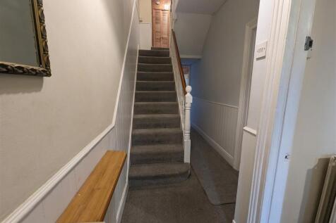 ENTRANCE HALLWAY.jpg