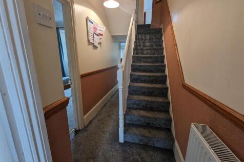 ENTRANCE HALLWAY.jpg