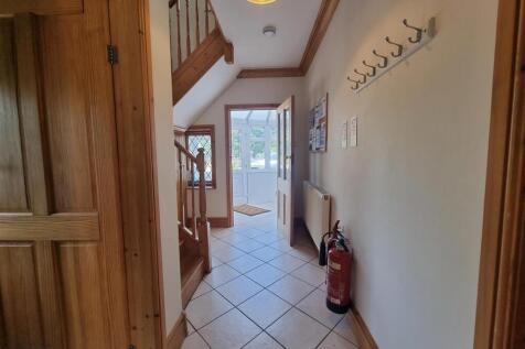 Entrance Hallway (2).jpg