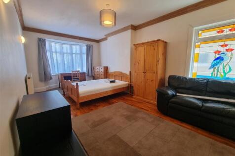 Ground Floor Front Bedroom.jpg