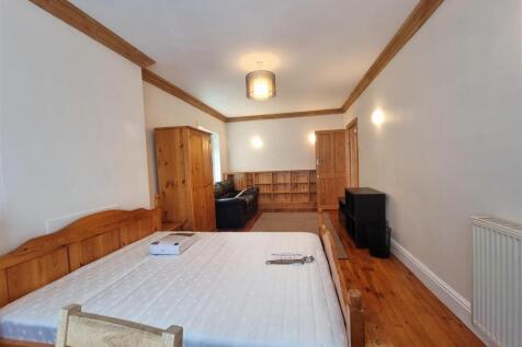 Ground Floor Front Bedroom (3).jpg