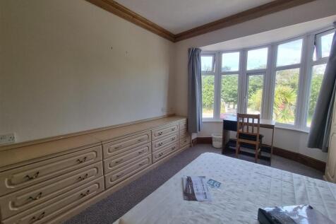 First Floor Front Bedroom (2).jpg