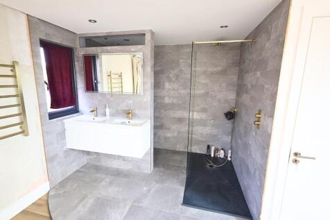 En Suite Shower 