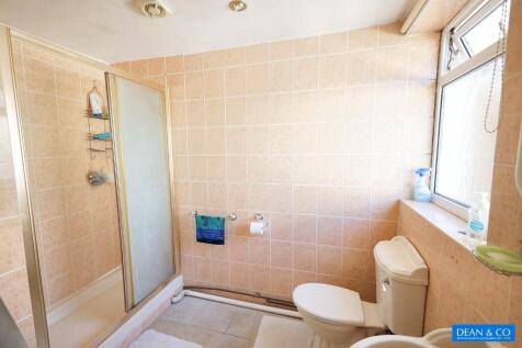 En Suite Shower 