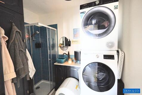 Utility / Shower