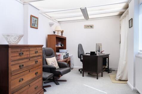Home Office/Hobbies 