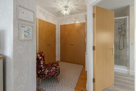 Dressing Area &amp; Ensuite