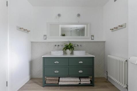 Main Ensuite
