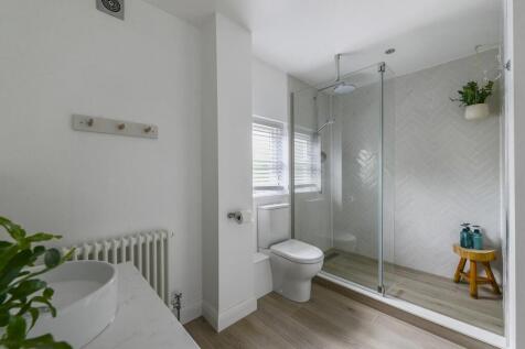 Main Ensuite