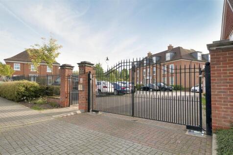 8ManorCourt02.jpg