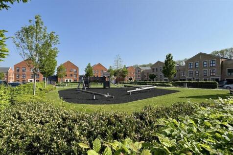 Ruton Sq Park Behind Building