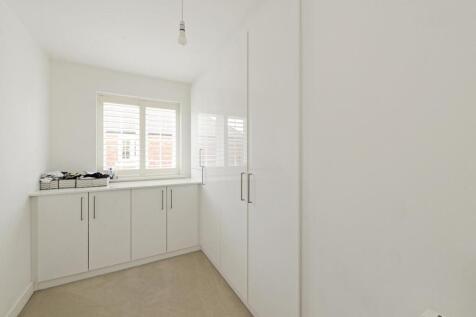 Bed 5/Dressing Room