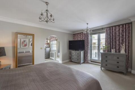 Bedroom 1 Suite