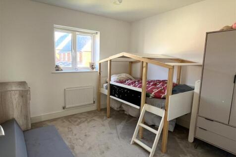 Bed 2.jpg