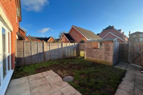 21 Langley way garden.jpg