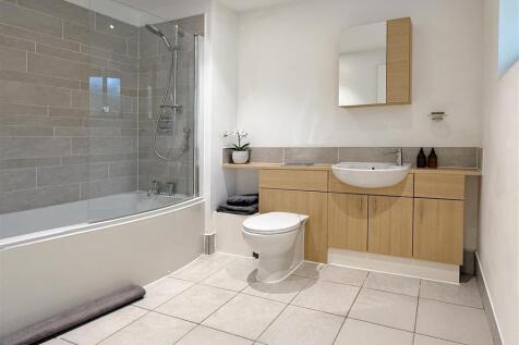 24. Ensuite-Image-1.jpg