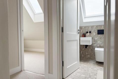 32. Second Floor.jpg