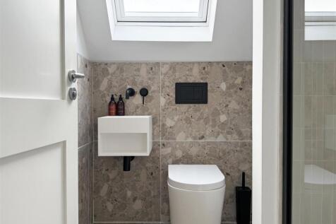 35. Second-Floor-Bathroom-Image-2.jpg