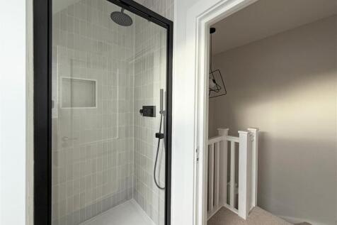 36. Second-Floor-Bathroom.jpg