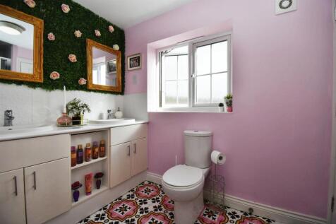 Master Bedroom En-Suite Shower Room