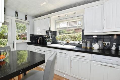 ead9095b-kitchen 20a.JPG