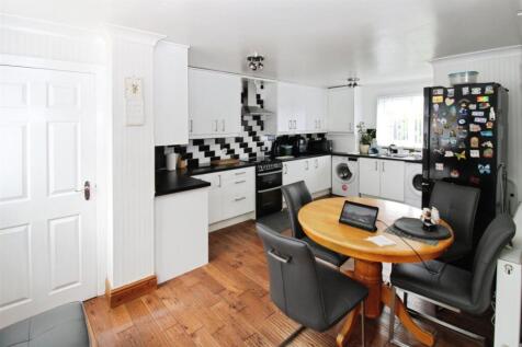 Fitted Dining Kitchen / Day Room