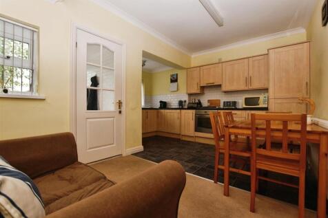 Fitted Kitchen / Dining Room