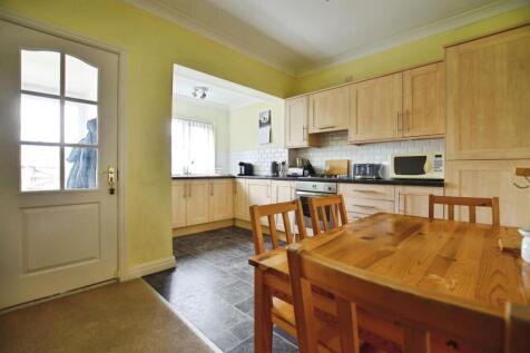 Fitted Kitchen / Dining Room