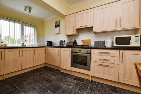 Fitted Kitchen / Dining Room