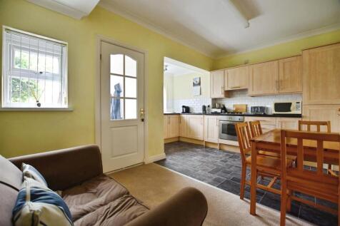 Fitted Kitchen / Dining Room