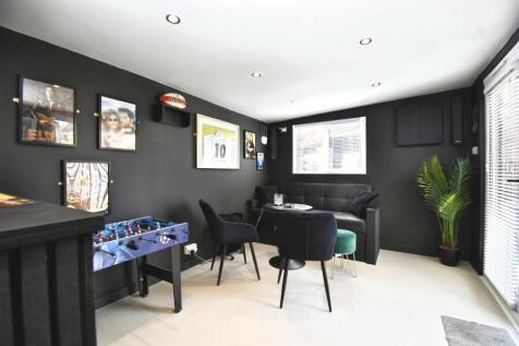 Bar/Games Room