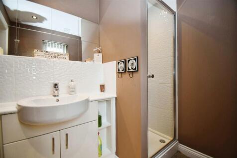 Bedroom Two en-suite