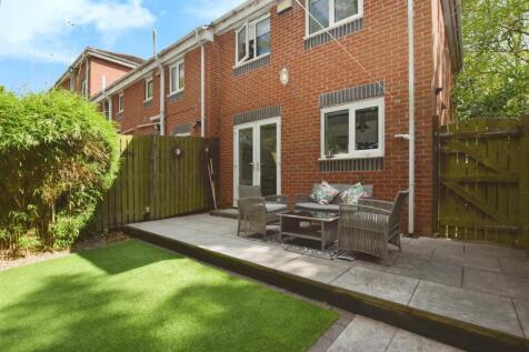 4d7ef9df-patio 20close.JPG