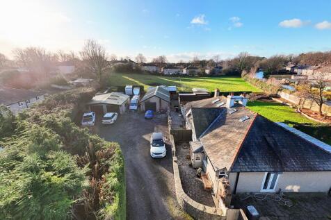 Bungalows &amp; Yard