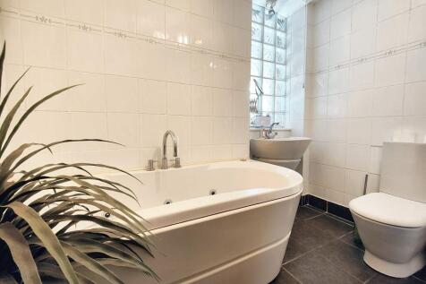 Stylish, Jacuzzi bath