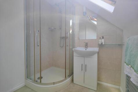 2 Shower Rooms