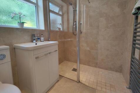2 Shower Rooms