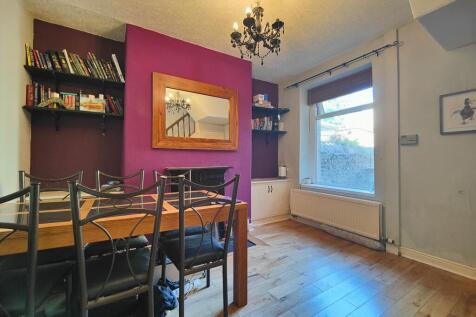 2 Reception Rooms