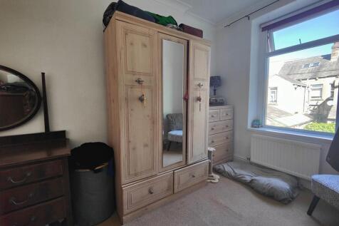 4 Bedrooms