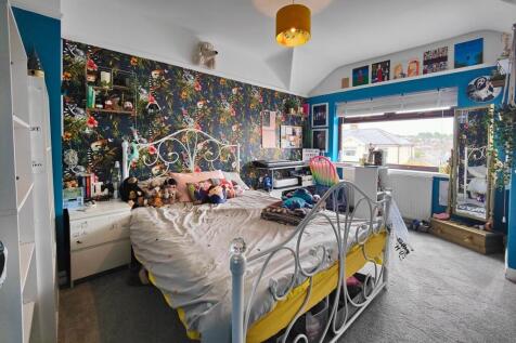 4 Bedrooms