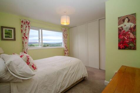 4 Bedrooms