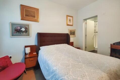 5 Double Bedrooms