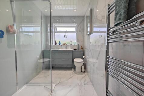 Sleek Shower Room