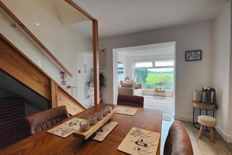 Open Plan &amp; Modern