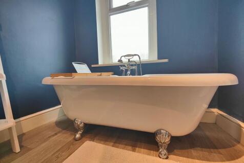 Roll Top, Claw Foot Bath