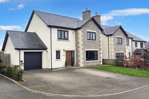 Exceptional Detached House