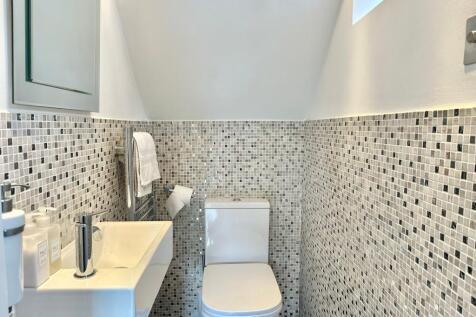 Guest Cloakroom/WC